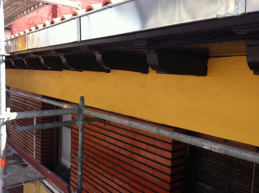 Reforma de fachada. Canalones