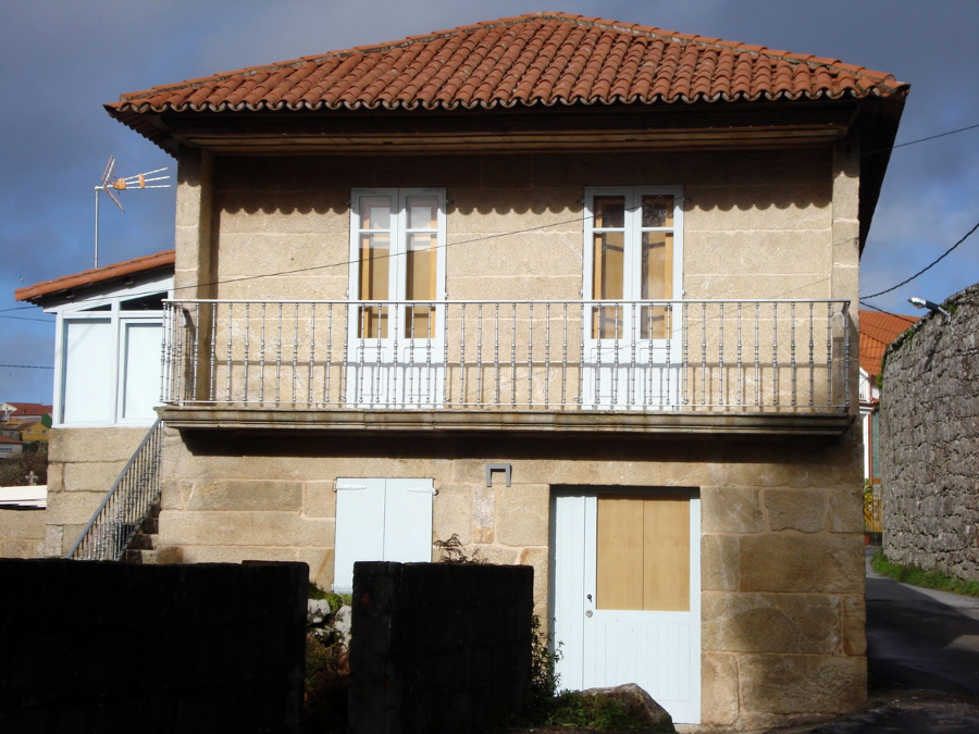 Reforma de vivienda unifamiliar preexistente en Aldán, Pontevedra.
