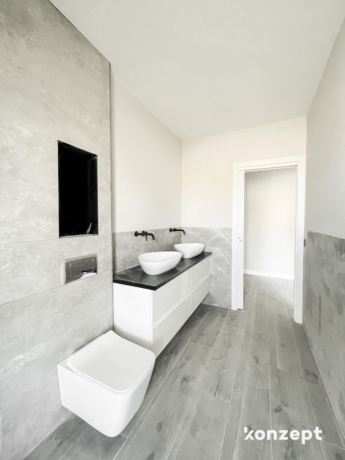 Baño en suite tonos grises