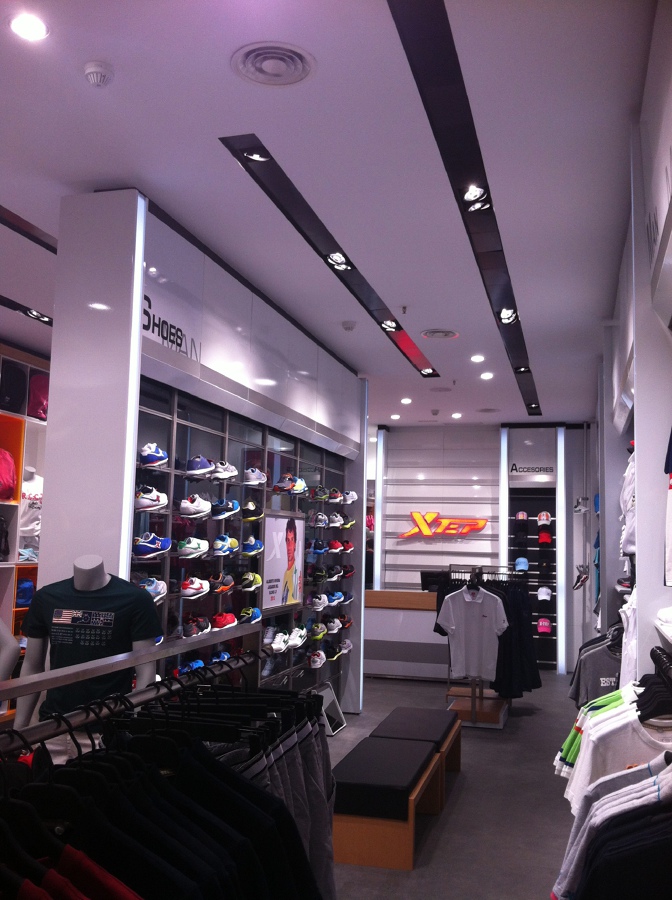 Reforma tienda Xtep cc Aljub finalizada interior2