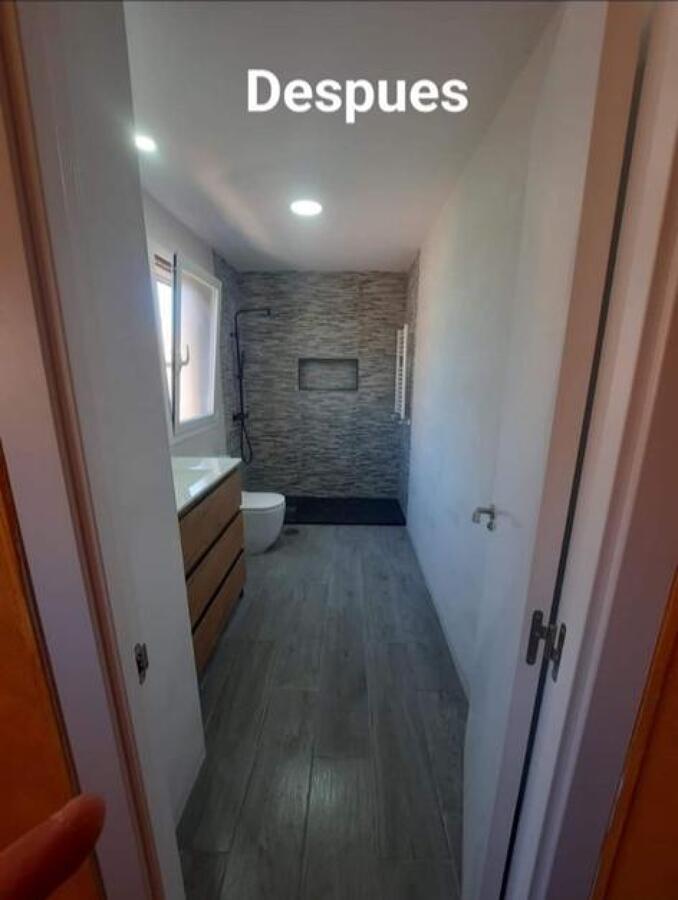 reforma cuarto de baño tonos grises