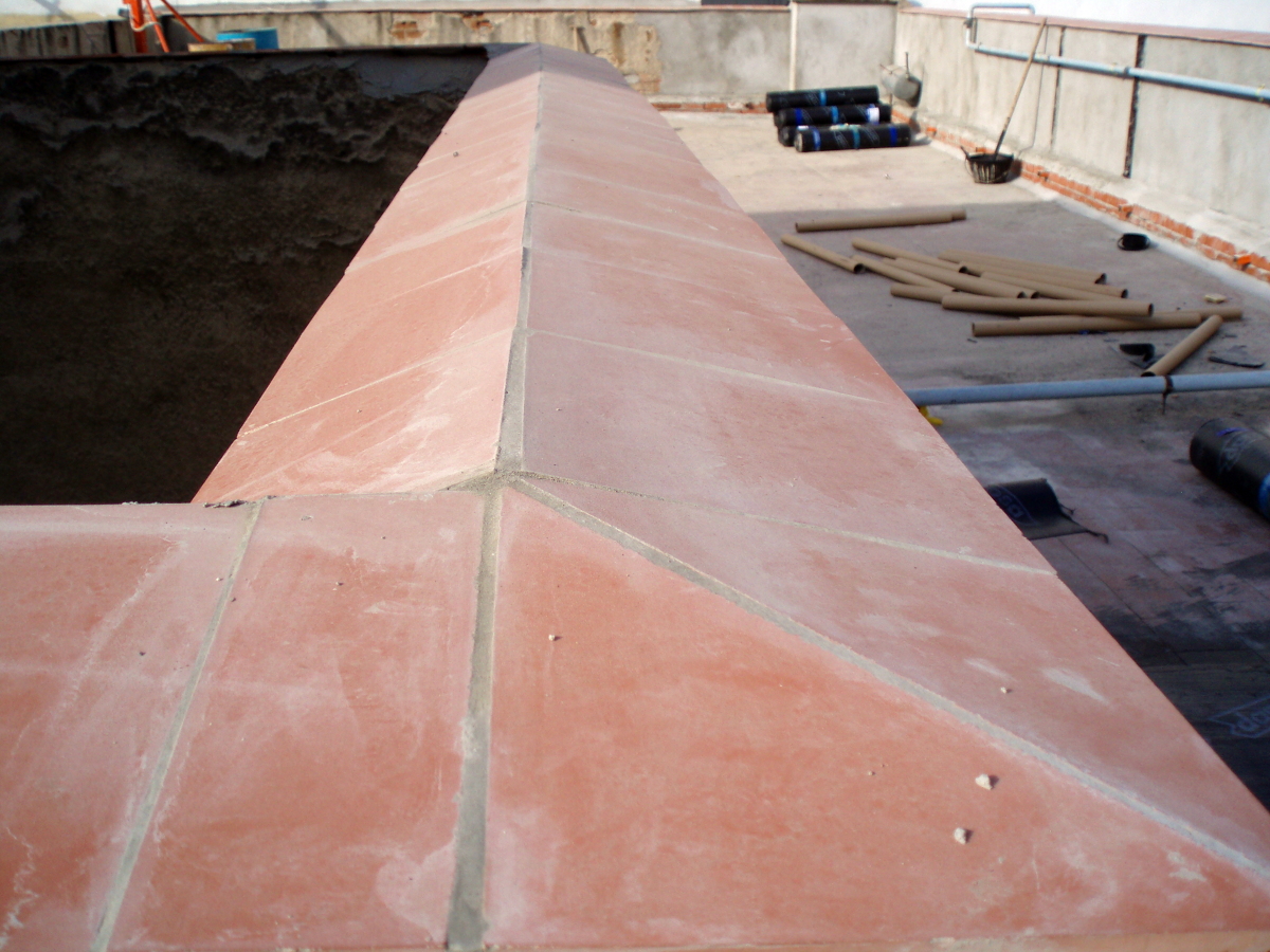 Rehabilitación cubierta, petos y patios.