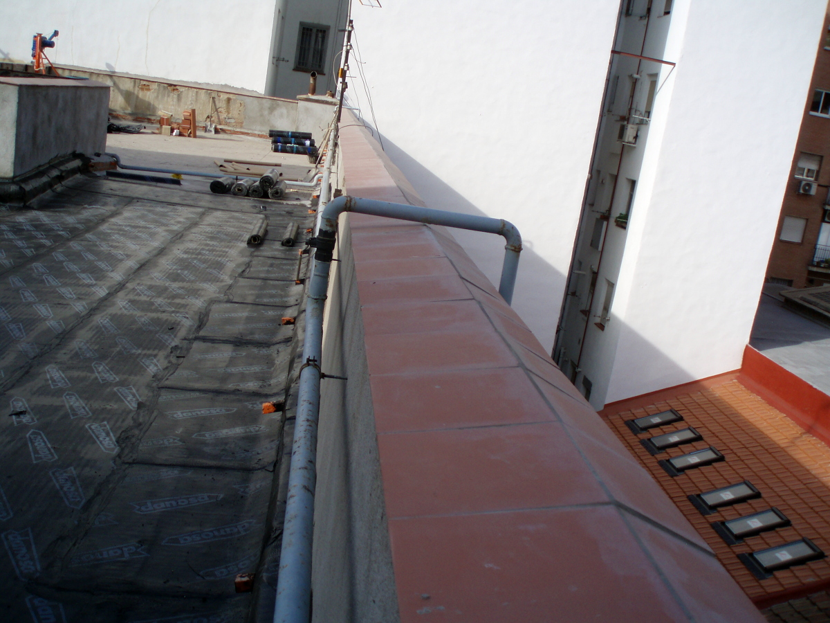 Rehabilitación cubierta, petos y patios.