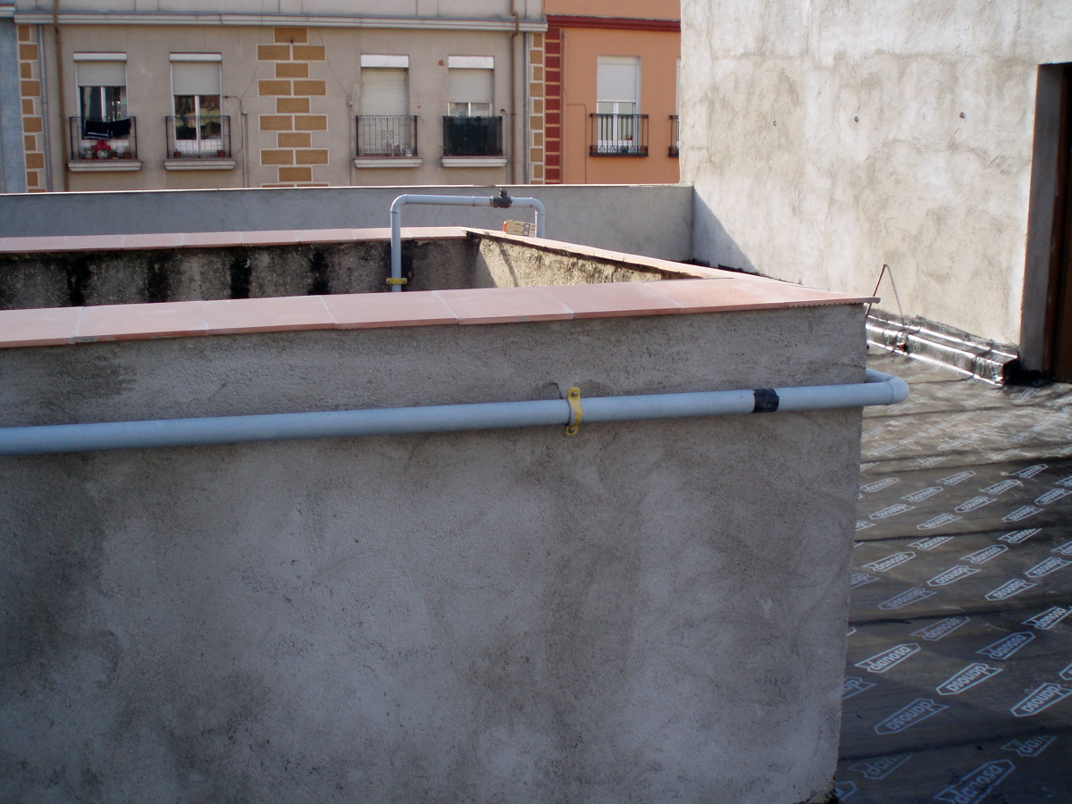 Rehabilitación cubierta, petos y patios.