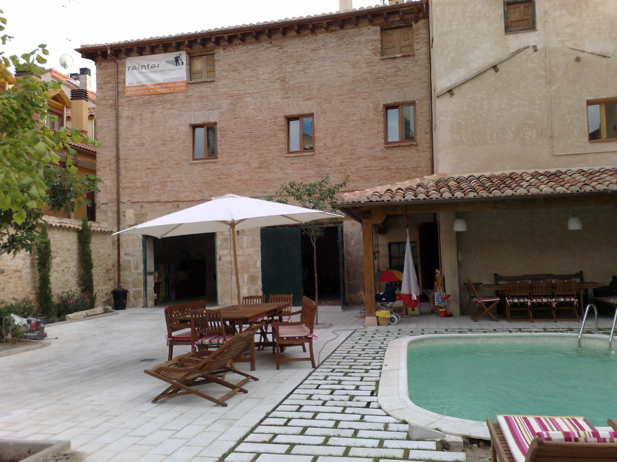 Rehabilitación de antiguos graneros. Exterior