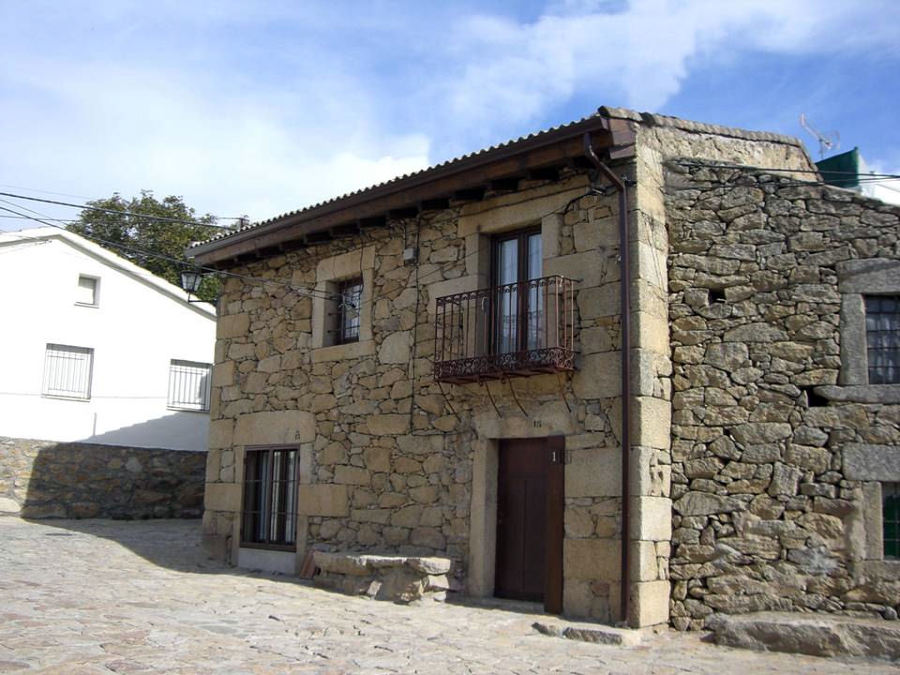 REHABILITACION DE CUADRA PARA USO DE VIVIENDA UNIFAMILIAR EN LA ANGOSTURA DE TORMES (AVILA)