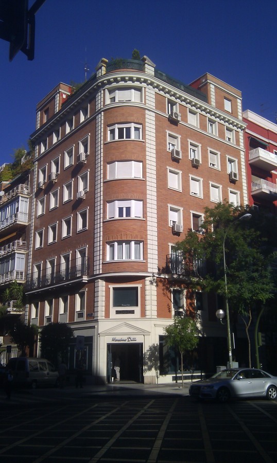 Rehabilitación de fachadas y cubiertas C/ Narváez, Madrid