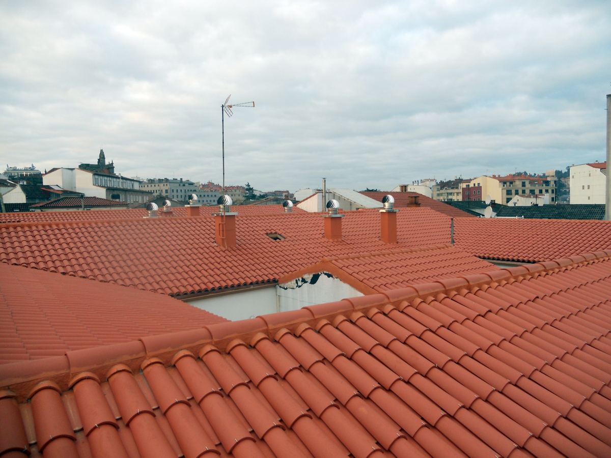 rehabilitacion de tejado y vigas de carga en Arzovispo Malvar en Pontevedra