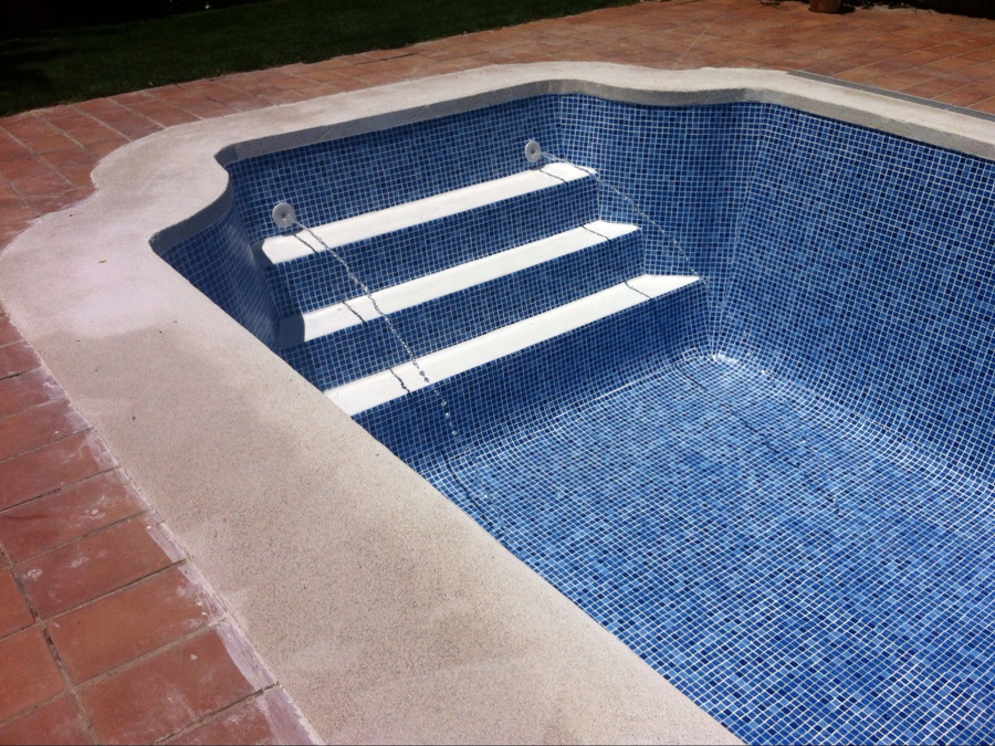 Rehabilitación piscina de fibra con lámina ALKORPLAN 3000