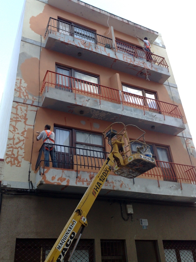 Rehabilitación y pintura de fachada. 
