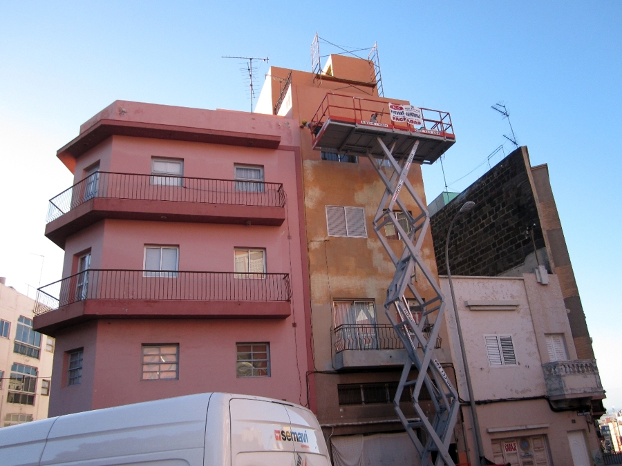 Rehabilitación y pintura de fachada. 
