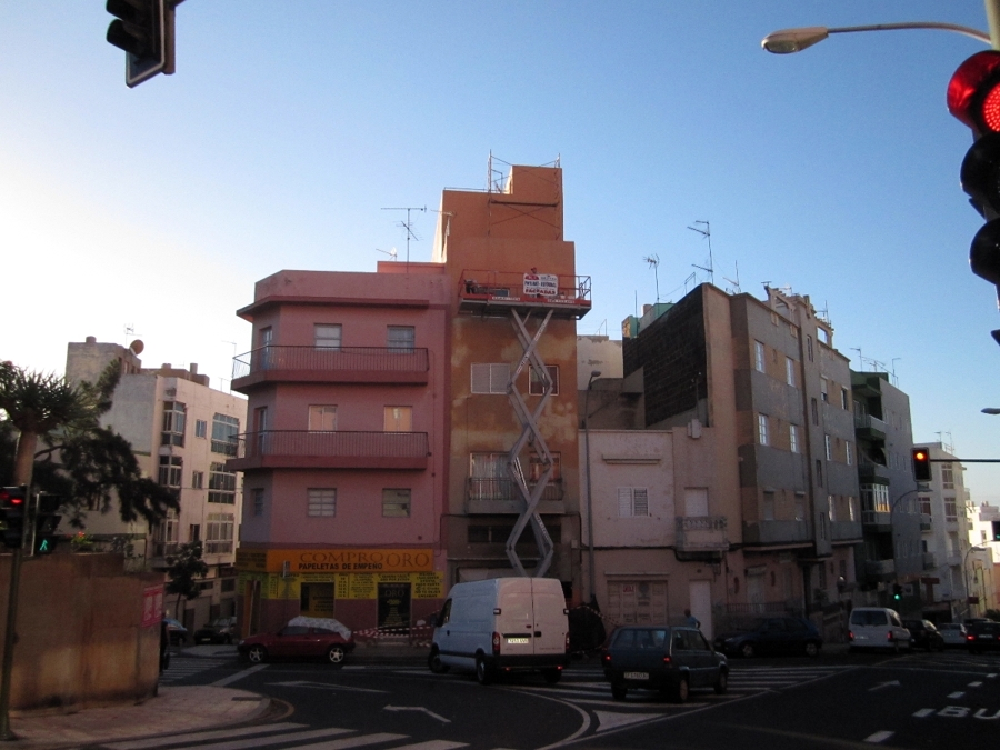 Rehabilitación y pintura de fachada. 