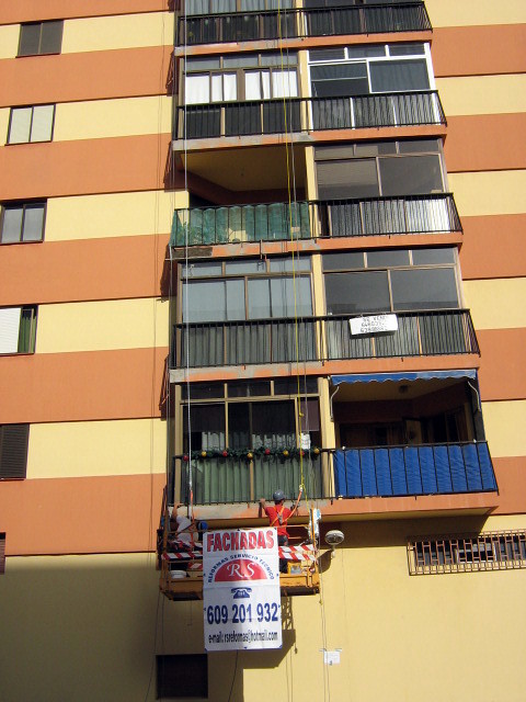 Rehabilitación y pintura de fachada. 