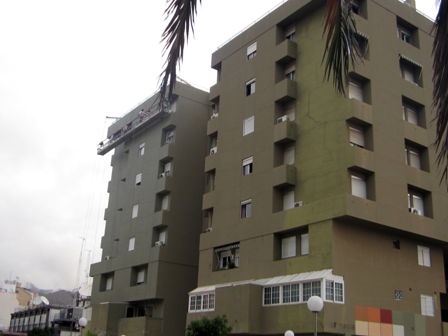 Rehabilitación y pintura de fachada. 