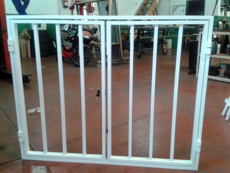 REJA ABATIBLE