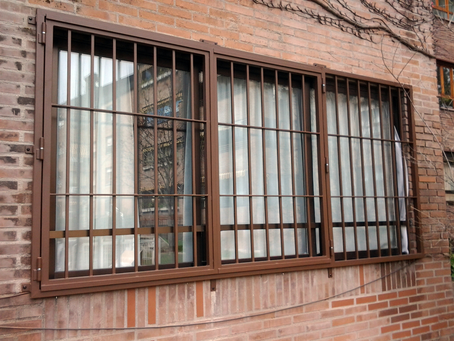 Reja maciza abatible dos hojas/fijo