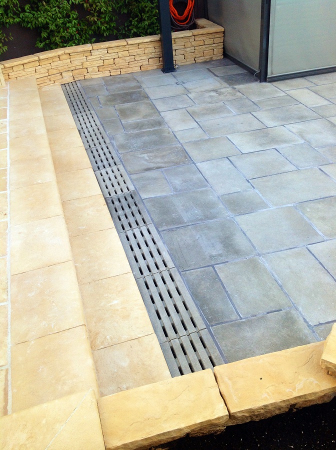 Rejilla con canaleta oculta