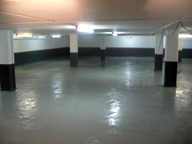 REPARACIO PARKING. APLICACIO EPOXI I SENYALITZACIÓ.