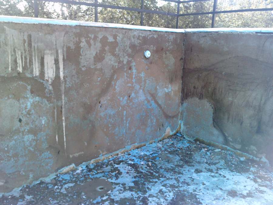 Reparación de piscina. Retirar material.