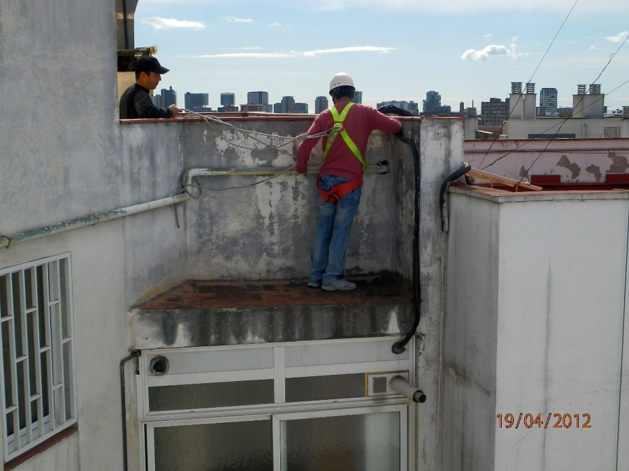 REPARACIONES EN FACHADAS - MONTANTES DE AGUA