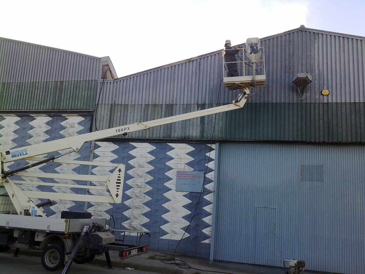 reparant coberta i façana de un local