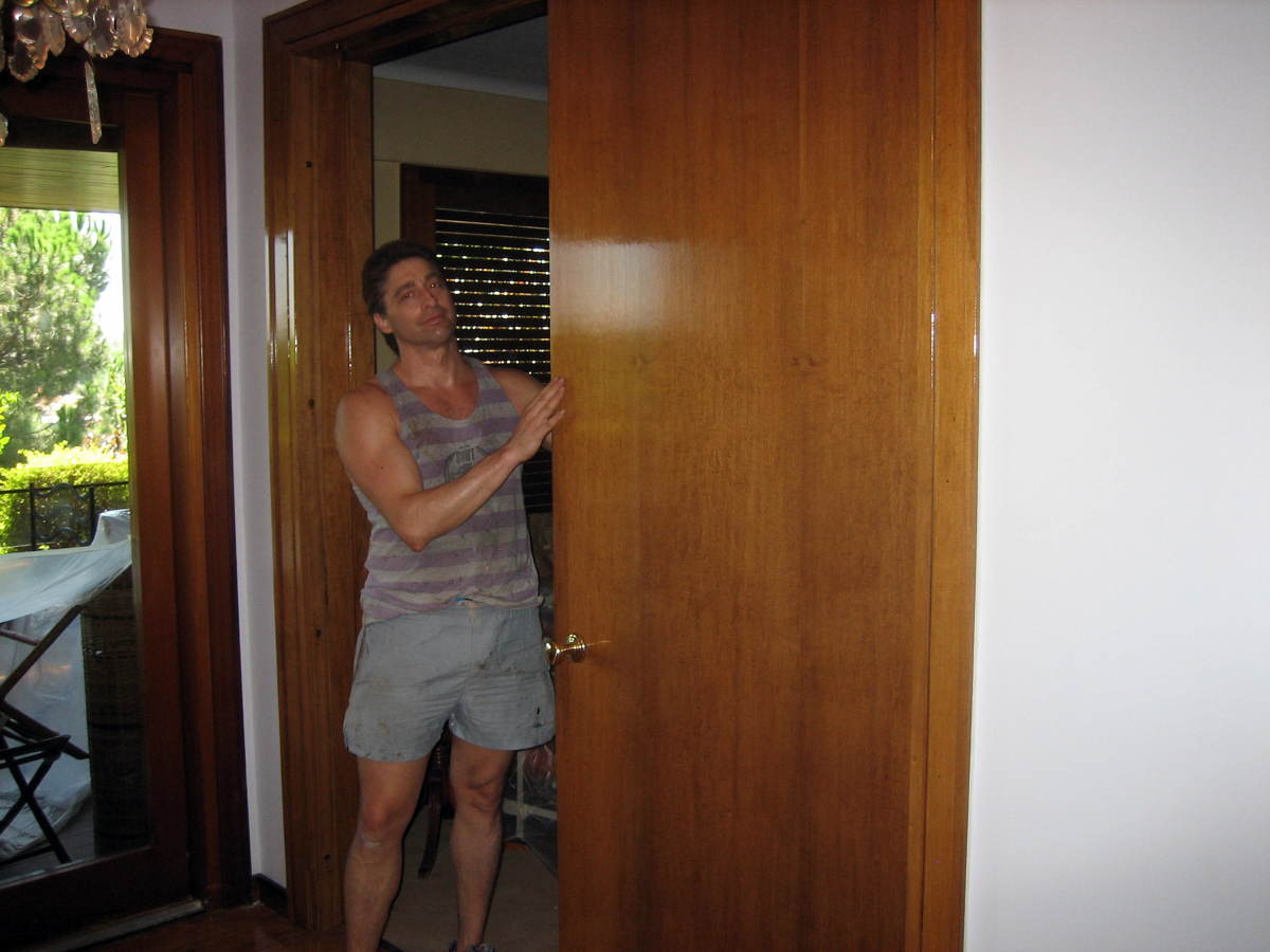 Repaso de barniz puertas en la moraleja