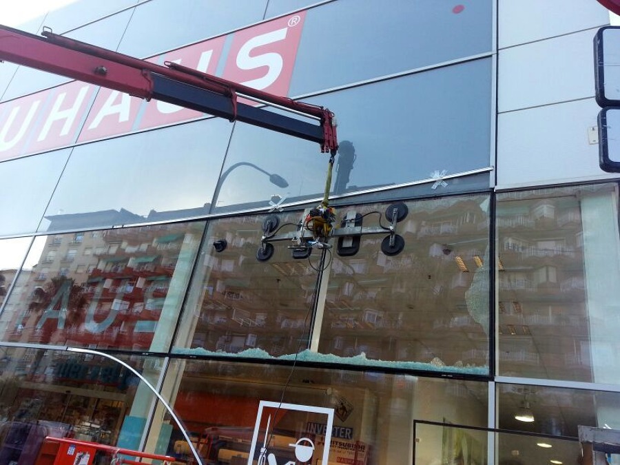 REPOSICION DE VIDRIO FACHADA