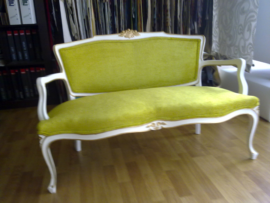 Restauración de sofá clásico, tanto de madera como de tejido y su interior