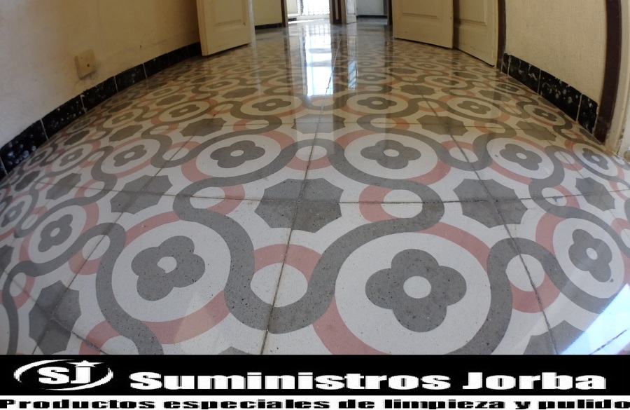 Pulido y cristalizado en mosaico hidráulico.