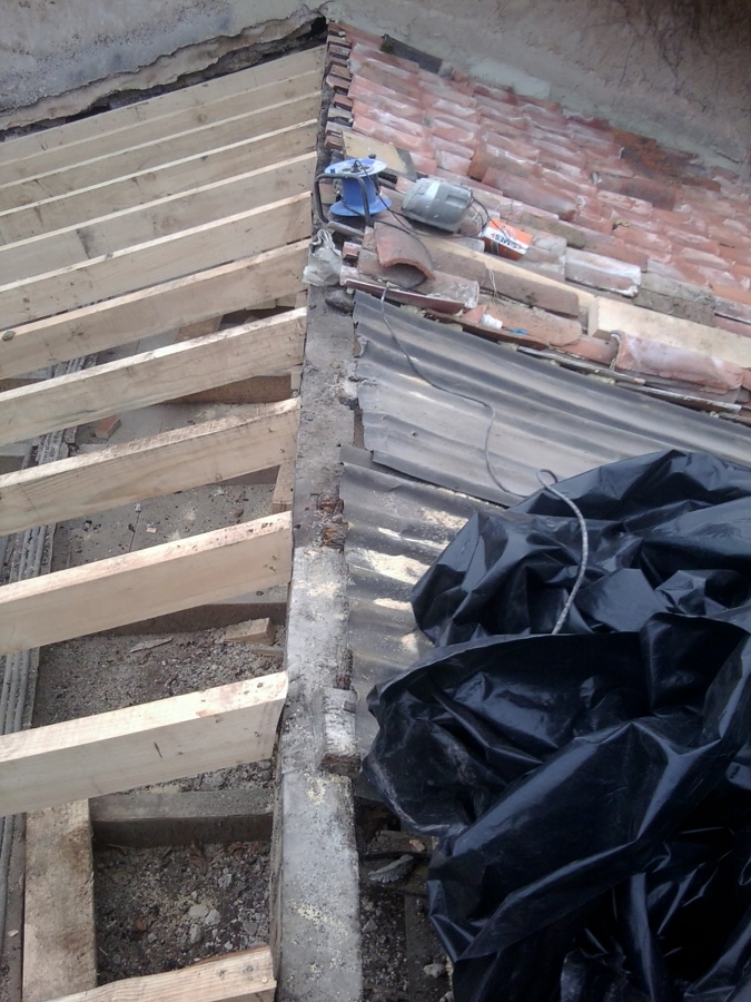 retirada de tejado viejo y colocacion de pontones nuevos