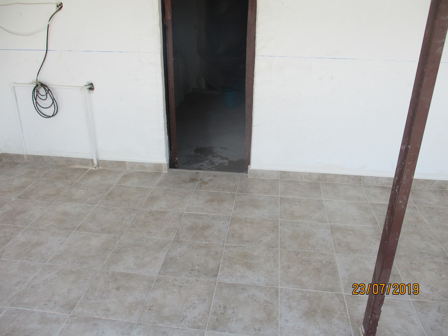 RETIRADA VOLADIZO DETERIORADO Y ENLOSADO DE TERRAZA