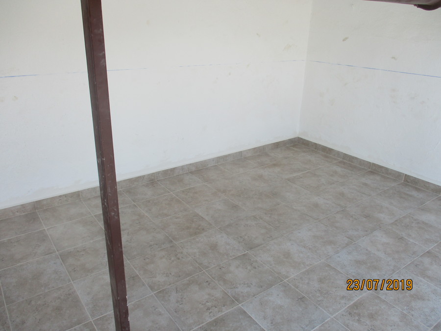 RETIRADA VOLADIZO DETERIORADO Y ENLOSADO DE TERRAZA