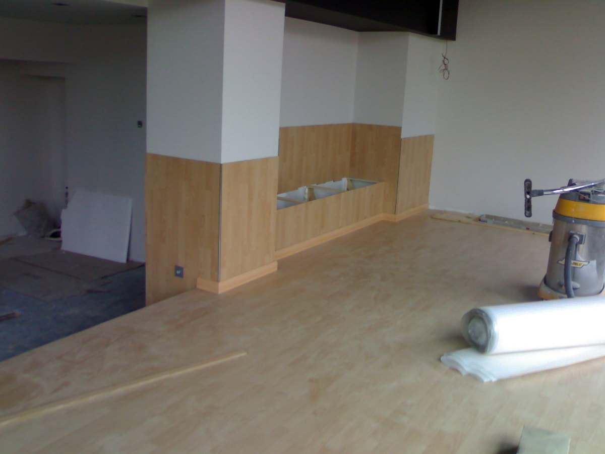 REVESTIMIENTO CON PARQUET LAMINADO