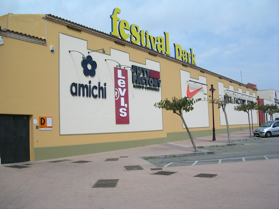 Revestimiento de fachada Centro Comercial Festival Park