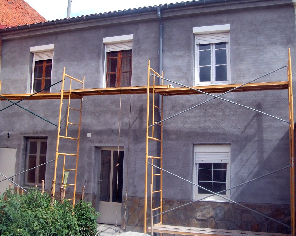 revestimiento de fachada interior de casa antigua