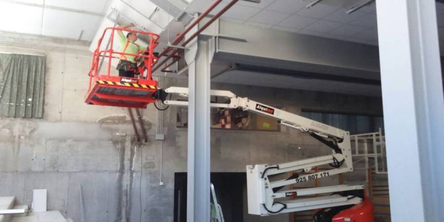 Montaje de Techo Fonoabsorbente en Polideportivo