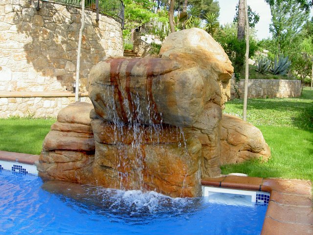ROCA EN PISCINA 4