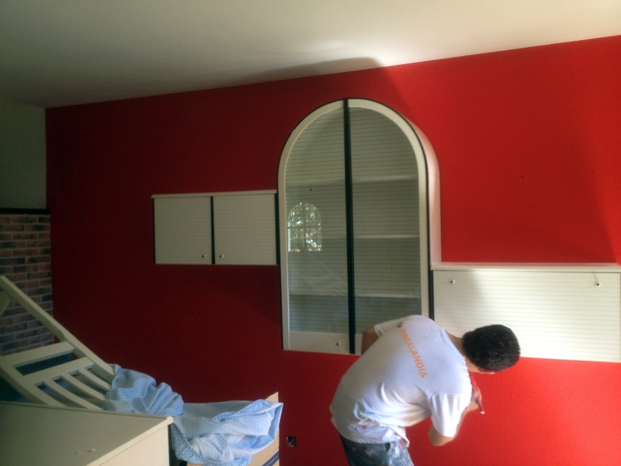 rojo para realzar unos muebles de otra epoca 