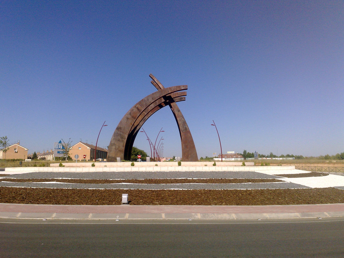 Rotonda de entrada en Azuqueca