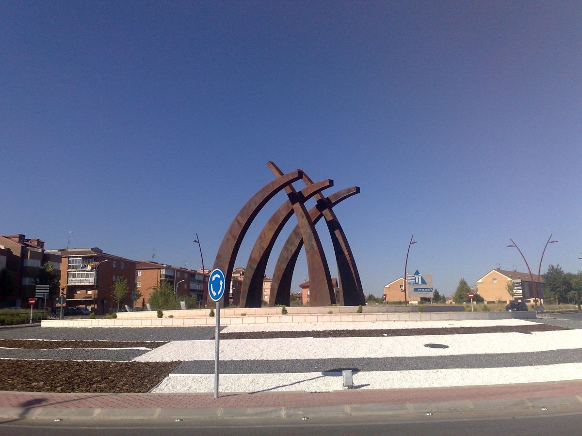 Rotonda de entrada en Azuqueca