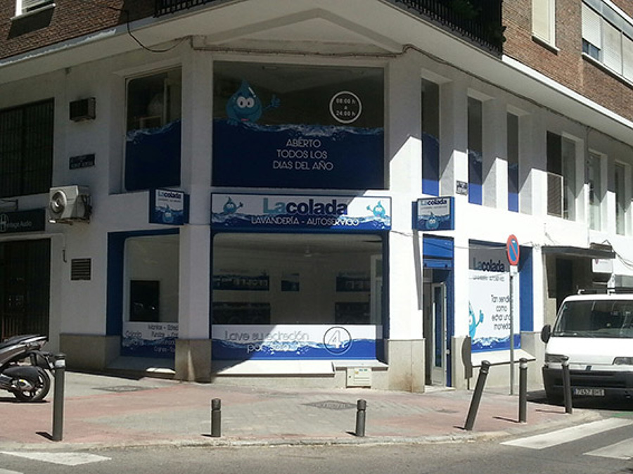 ´Decoración fachada LOCAL, pintura vinilo y rótulos