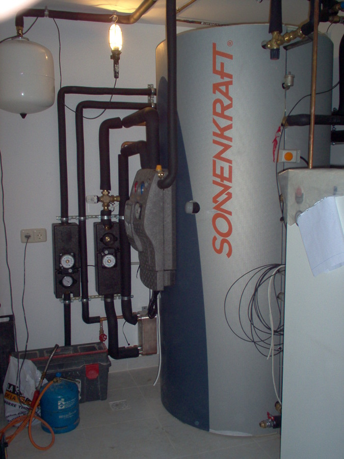 sala de maquinas solar térmica y caldera de gas