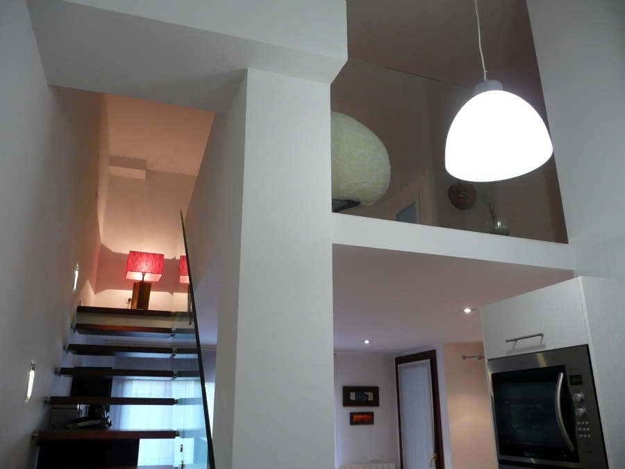 Salón con entreplanta