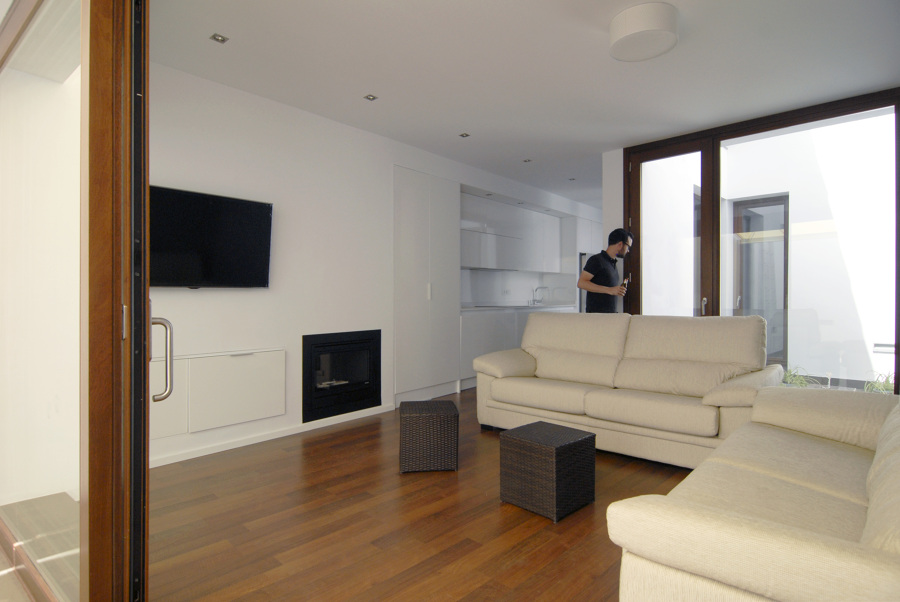 Salón con patio interior