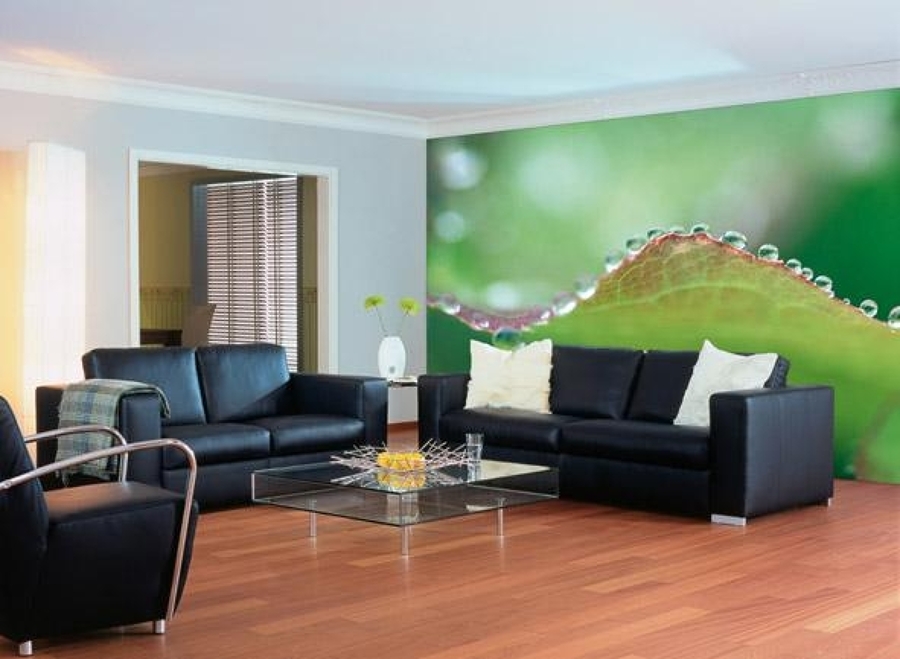 Salón con vinilo en pared