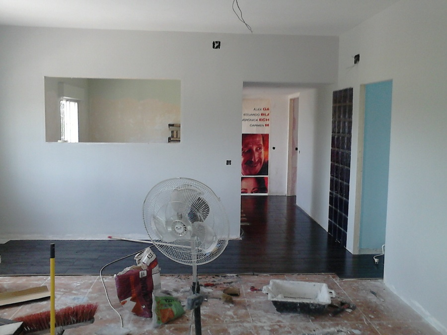 salon en gris clarito