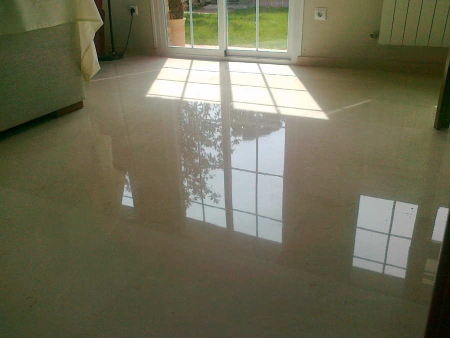 SALON EN MARMOL CREMA MARFIL