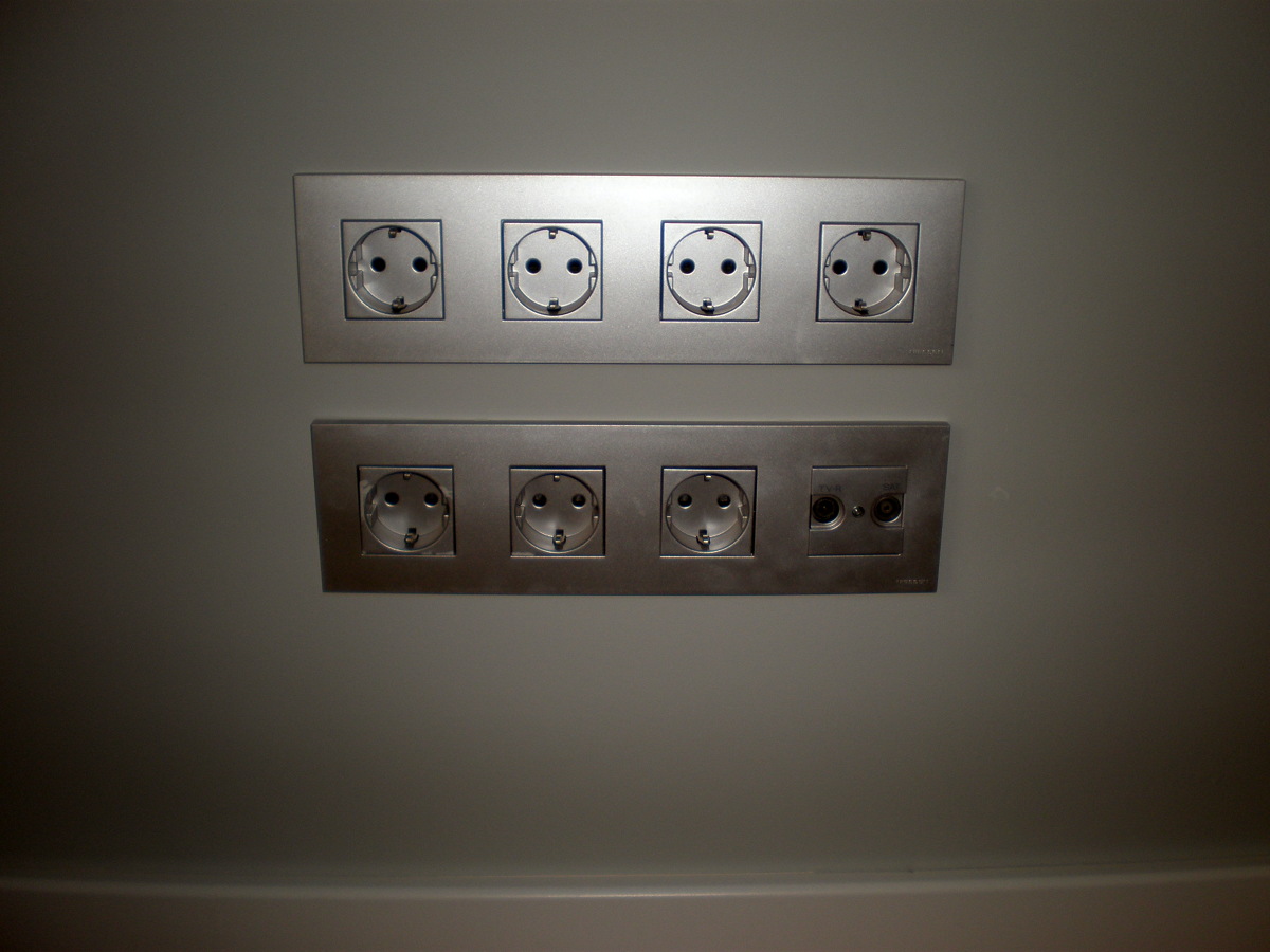 SALON-INSTALACION ELECTRICA NUEVA