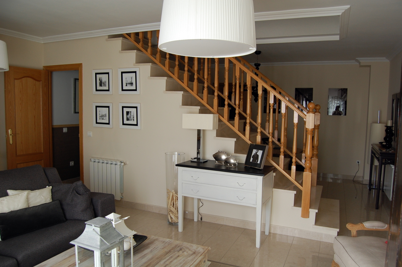 Salón vista escalera