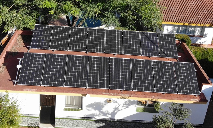 Instalación solar fotovoltaica de autoconsumo para vivienda